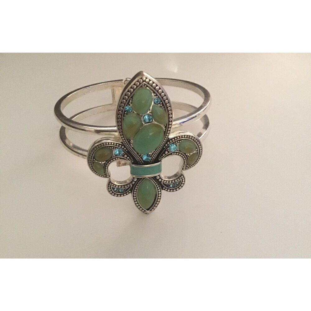 Gorgeous Green Jade & Blue Topaz Fleur de Lis Bangle Bracelet~kn